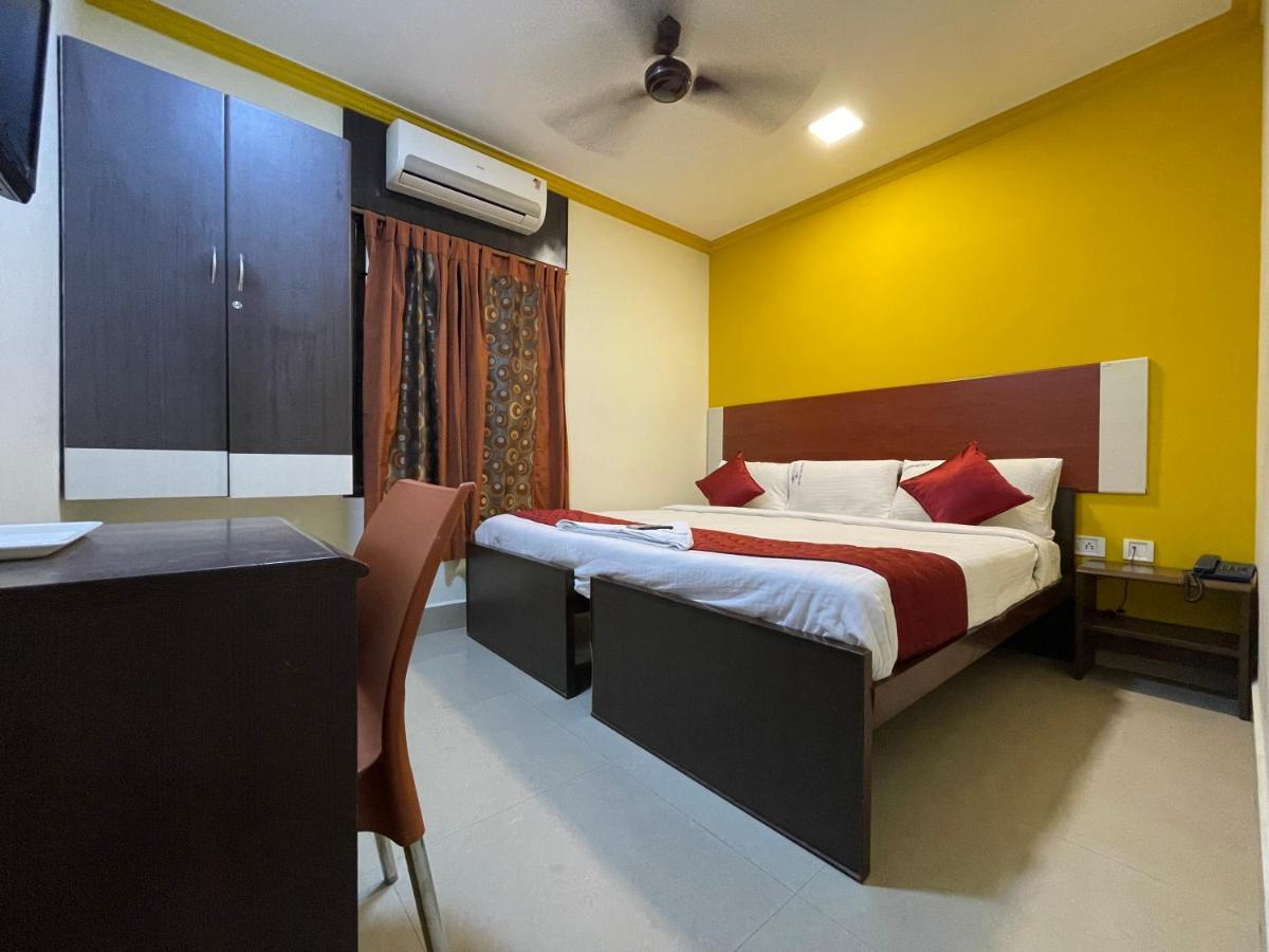 Skyry Hotels Adyar Ченнаи Экстерьер фото