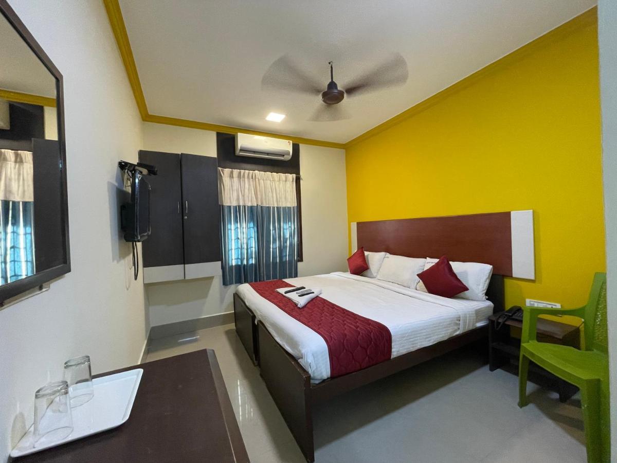 Skyry Hotels Adyar Ченнаи Экстерьер фото