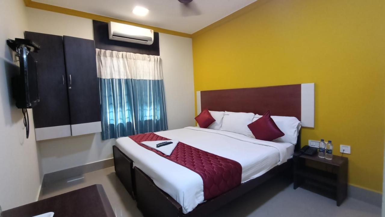 Skyry Hotels Adyar Ченнаи Экстерьер фото